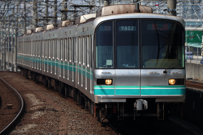 【メトロ】9000系9102F新木場車両基地入場を新木場駅で撮影した写真