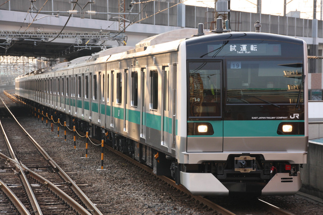 【JR東】E233系2000番台マト19編成 J-TREC出場を武蔵浦和駅で撮影した写真