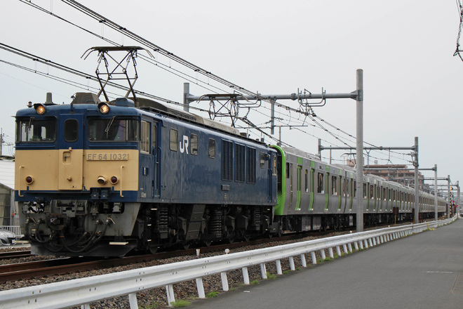 【JR東】E235系トウ02編成 配給輸送を桶川～北上尾間で撮影した写真