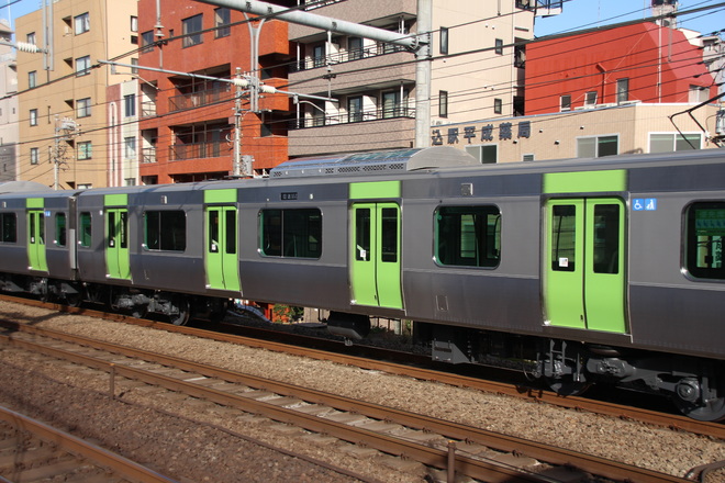 今回初めて新造された10号車(サハE235-501)。