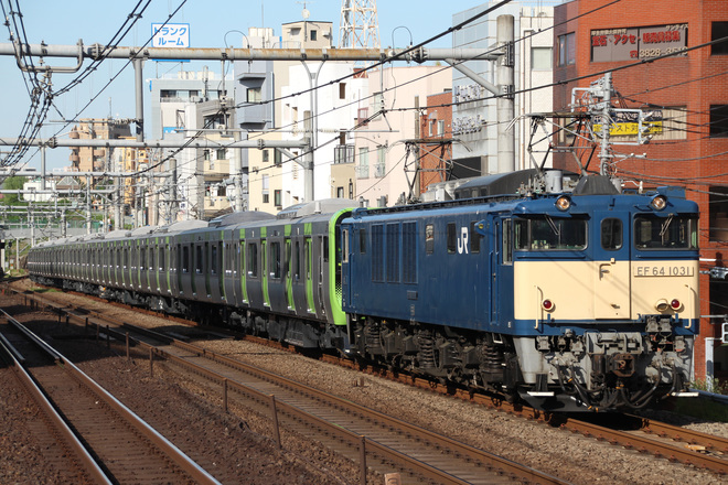 【JR東】E235系トウ04編成 配給輸送を駒込駅で撮影した写真