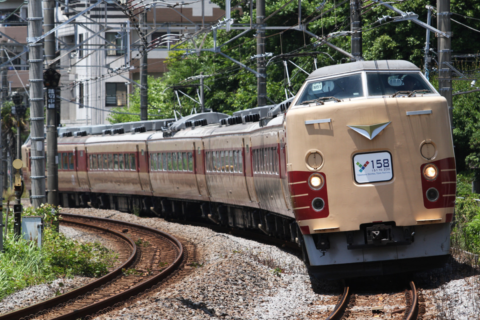 【JR東】「横浜セントラルタウンフェスティバルY158」記念列車運転の拡大写真
