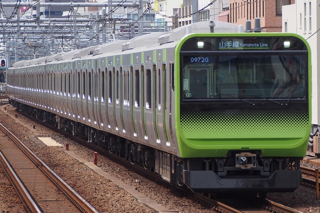 【JR東】E235系トウ05編成 営業運転開始を御徒町駅で撮影した写真