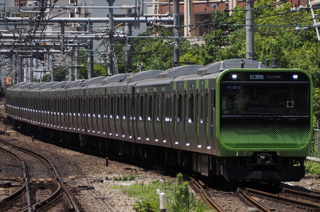 【JR東】E235系トウ02編成 試運転を大崎駅で撮影した写真