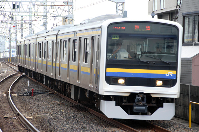 【JR東】209系マリC437編成 大宮総合車両センター出場を市川駅で撮影した写真