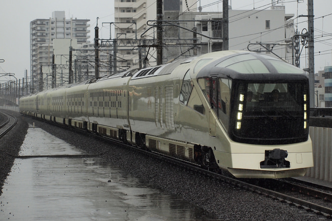 【JR東】TRAIN SUITE 四季島 「夏の2泊3日」コース運行を長町駅で撮影した写真
