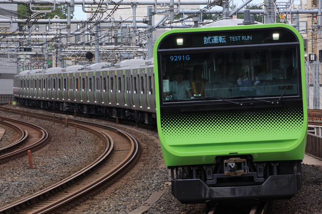 【JR東】E235系トウ07編成試運転を御徒町駅で撮影した写真
