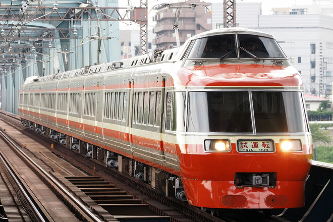 【小田急】7000形7003F大野総合車両所出場試運転を厚木駅で撮影した写真