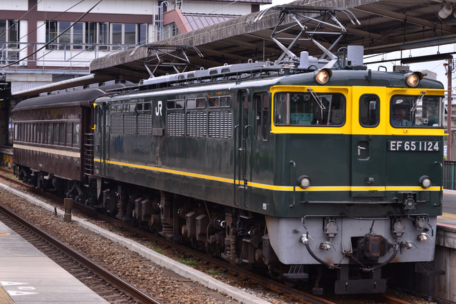 【JR西】マイテ49-2 網干総合車両所本所入場を土山駅で撮影した写真