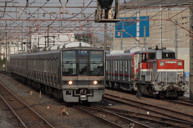 【東武】東武70000系71704F甲種輸送を徳庵駅で撮影した写真