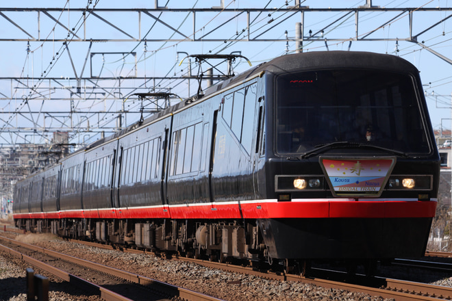 【伊豆急】2100系『リゾート21EX(黒船電車)』使用「BRIDAL TRAIN」運転を辻堂～藤沢間で撮影した写真