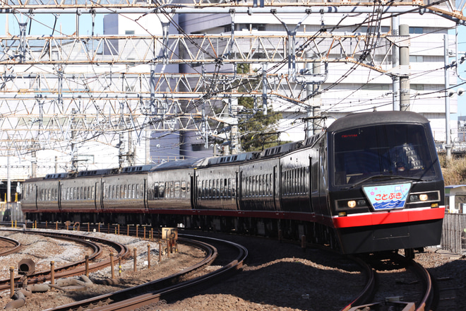 【伊豆急】2100系『リゾート21EX(黒船電車)』使用「BRIDAL TRAIN」運転を大船～藤沢間で撮影した写真