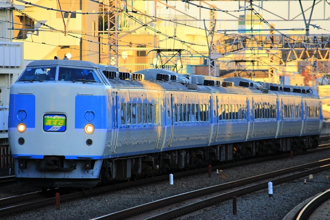 【JR東】189系M50編成使用「あずさ87号」運転を西荻窪駅で撮影した写真