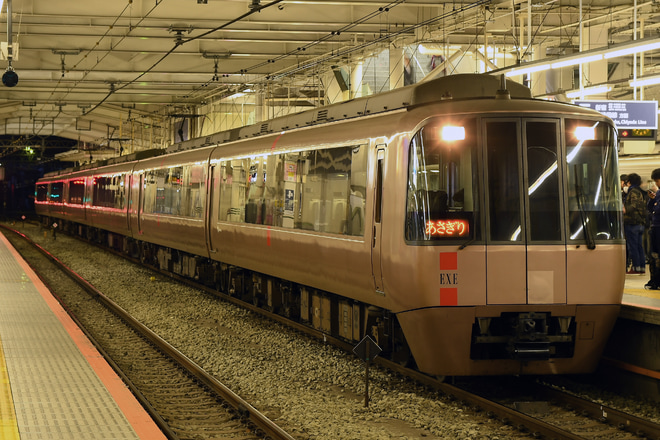 【小田急】30000形30257F(EXE) あさぎり6号代走を新百合ヶ丘駅で撮影した写真
