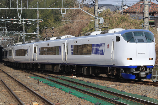 【JR西】281系 HA605編成を使用した団体列車運行をおごと温泉駅で撮影した写真