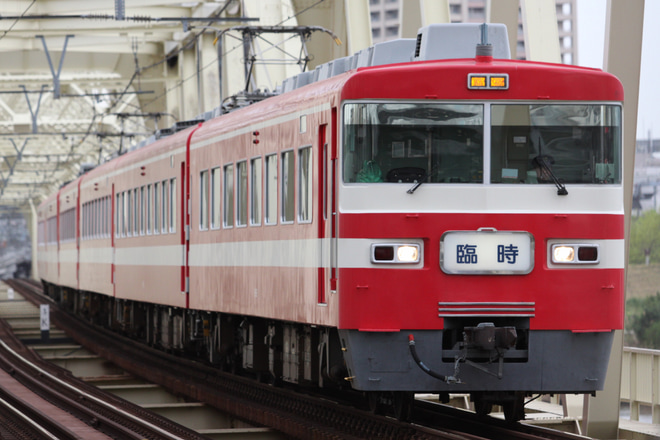 【東武】1800系1819編成使用の「赤い苺列車」運転を小菅駅で撮影した写真