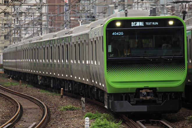 【JR東】E235系トウ17編成性能試験を恵比寿駅で撮影した写真