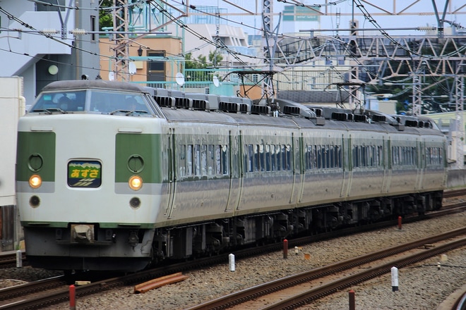 【JR東】189系N102編成使用あずさ81号運転を西荻窪駅で撮影した写真