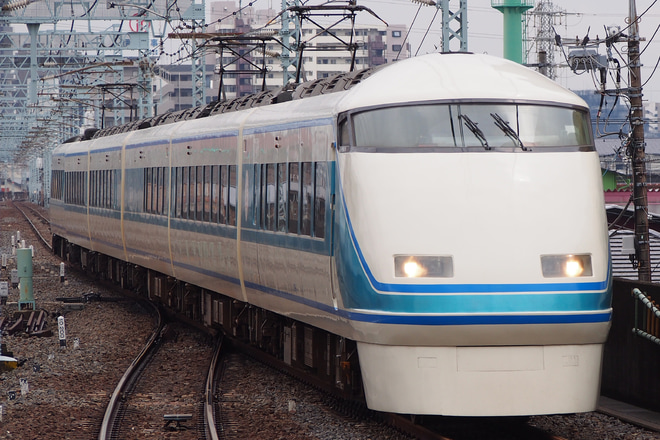 【東武】100系108Fに栃木DCロゴマーク貼付を草加駅で撮影した写真