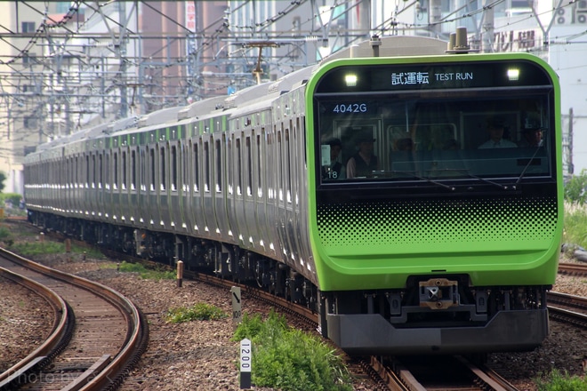 【JR東】E235系トウ18編成 性能確認試運転を恵比寿駅で撮影した写真