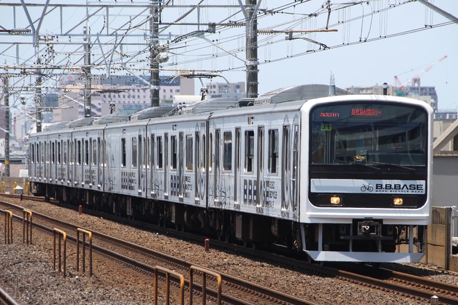 【JR東】209系マリJ1編成使用「犬吠埼エンデューロ号」を本八幡駅で撮影した写真