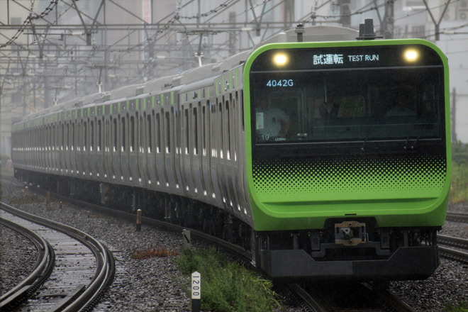 【JR東】E235系トウ19編成 性能試験試運転を恵比寿駅で撮影した写真