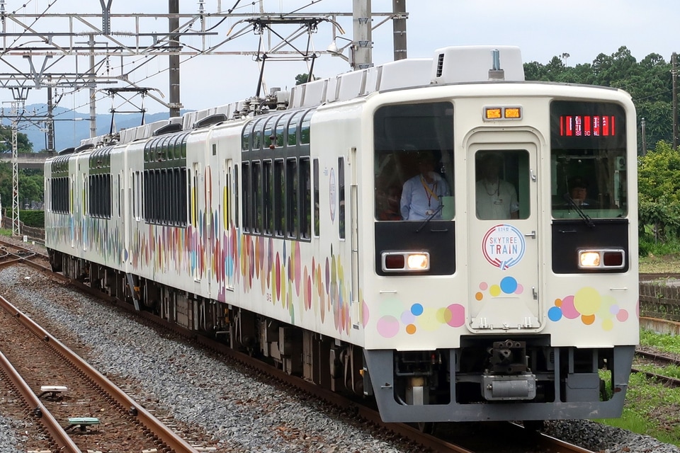 【東武】宇都宮線でスカイツリートレイン使用の臨時列車運転の拡大写真