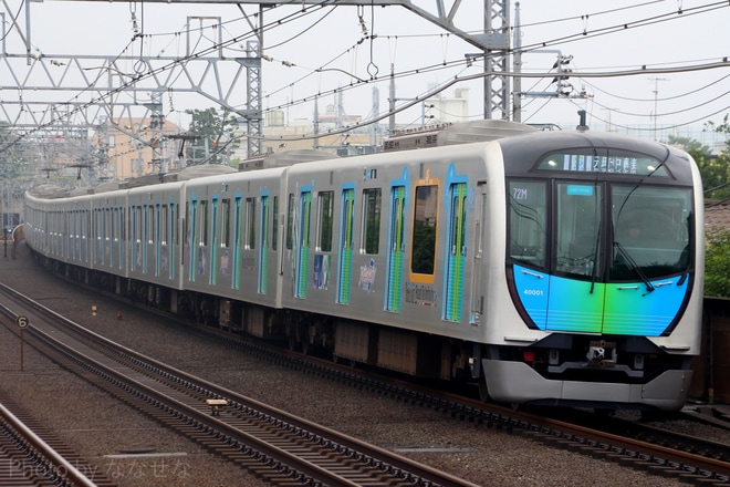 【西武】「アイドリッシュセブン」ラッピング電車運行開始を多摩川駅で撮影した写真