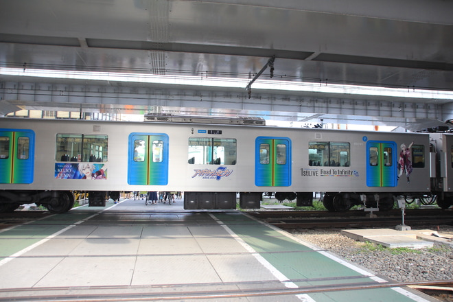【西武】「アイドリッシュセブン」ラッピング電車運行開始を元住吉検車区で撮影した写真