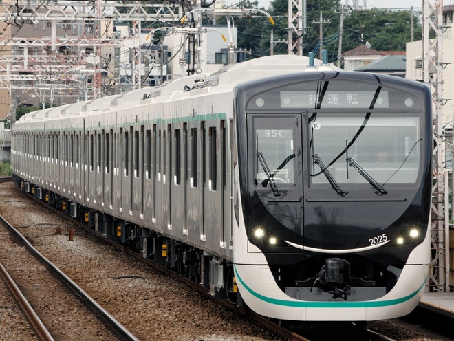 【東急】2020系2125F試運転を宮崎台駅で撮影した写真