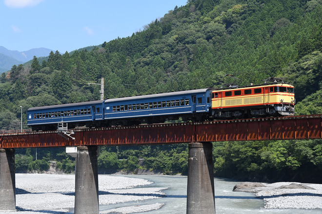 【大鐵】E31牽引の臨時急行を青部～崎平間で撮影した写真