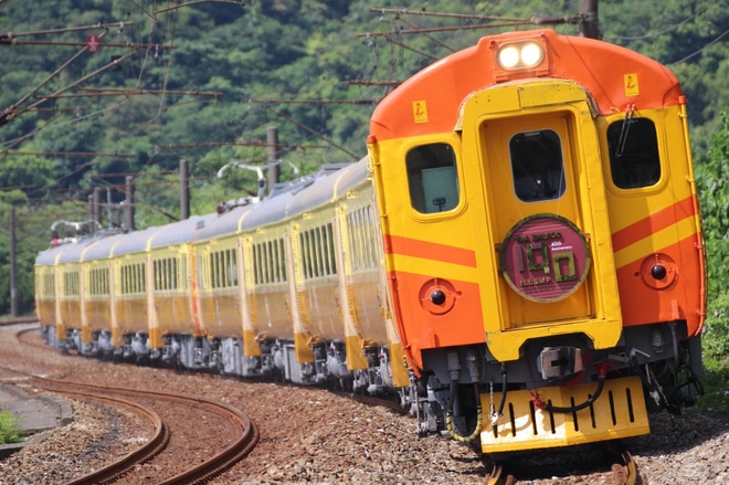 【台鐵】EMU100復活運転で台東へを四脚亭～瑞芳間で撮影した写真