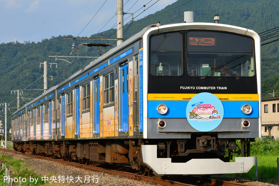 【富士急】6000系6002F「ラブライブ!サンシャイン!!」ラッピング列車の拡大写真