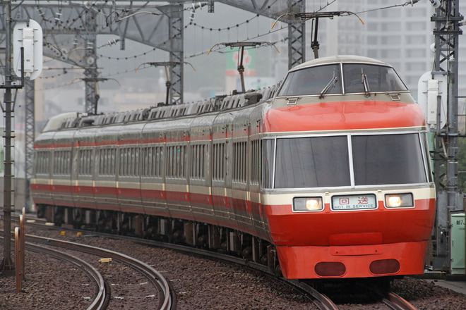 【小田急】7000形7004F喜多見へ臨時回送を狛江駅で撮影した写真