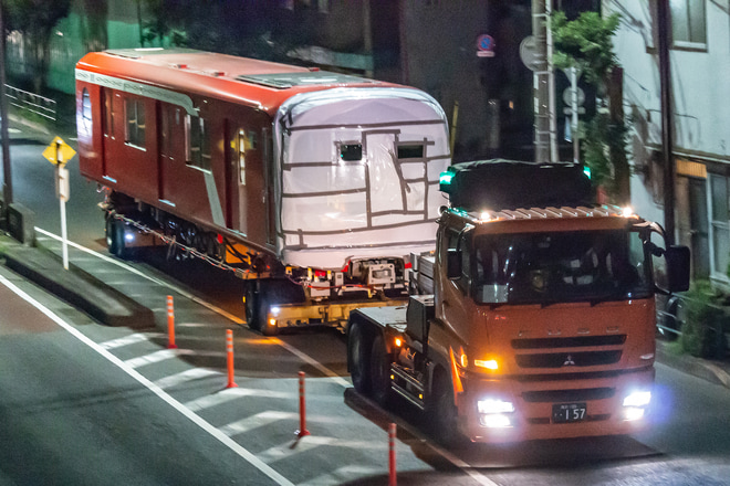 【メトロ】丸ノ内線新型車両2000系2101F陸送を不明で撮影した写真