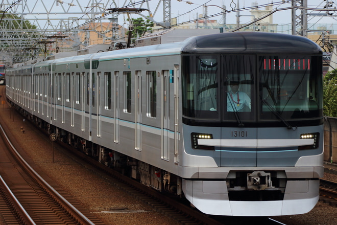 【メトロ】13000系13101F鷺沼出場回送を多摩川駅で撮影した写真