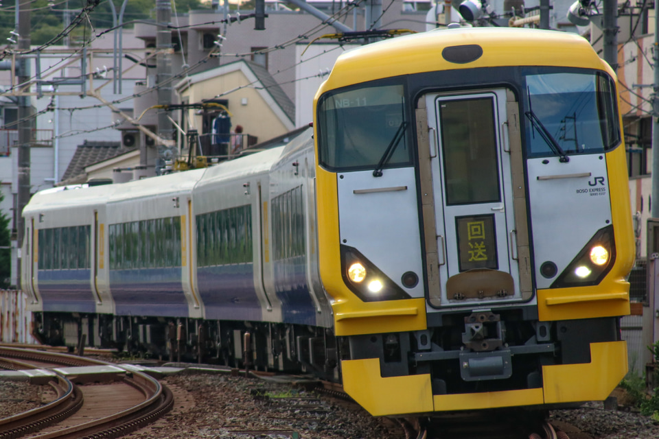 【JR東】E257系マリNB-11編成 団体列車送り込み回送の拡大写真