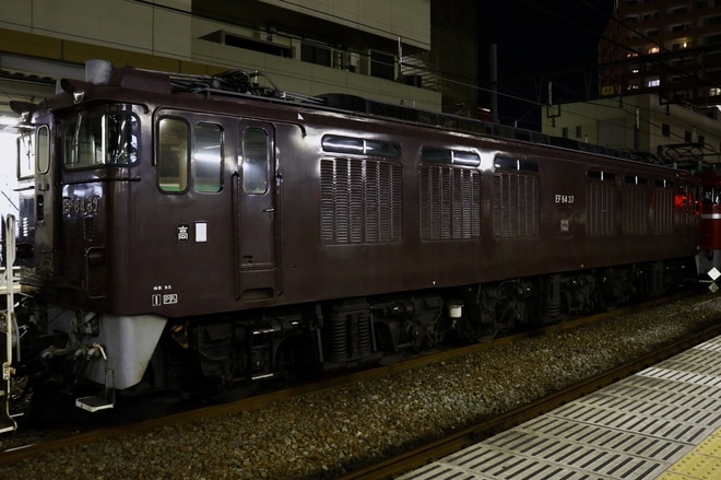 【JR東】EF64 37+DE10 1603秋田総合車両センター入場を高崎駅で撮影した写真