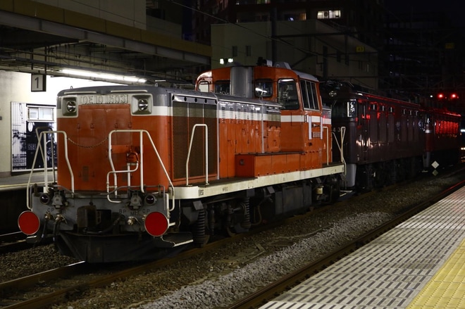 【JR東】EF64 37+DE10 1603秋田総合車両センター入場を高崎駅で撮影した写真
