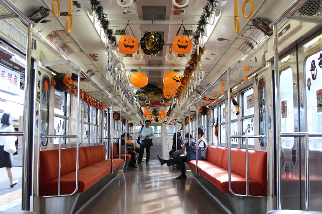 【伊豆箱】1300系2201編成 ハロウィン電車を三島駅で撮影した写真