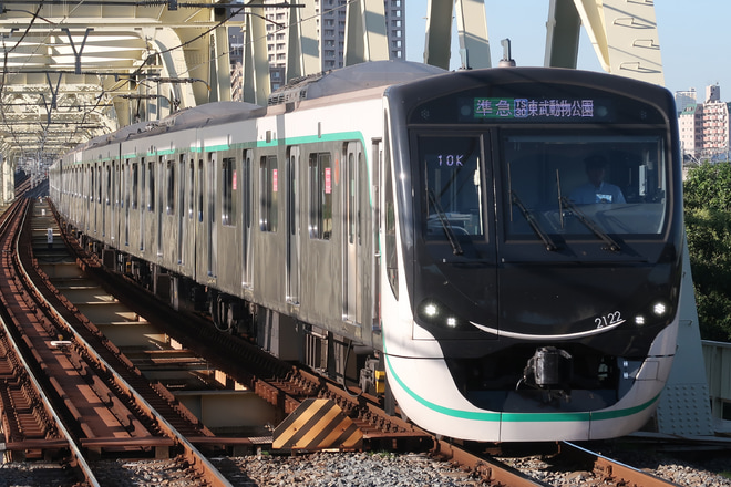 【東急】2020系が東武線での営業運転開始を小菅駅で撮影した写真