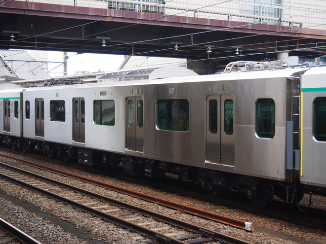 【東急】2020系2126F+6020系(L/Cカー)甲種輸送を八王子駅で撮影した写真