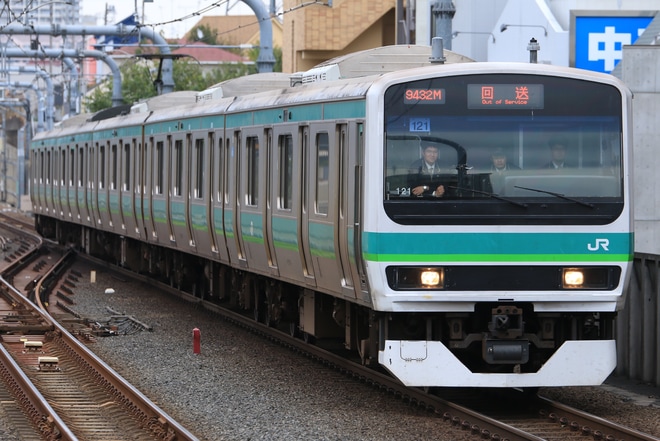 【JR東】E231系マト121編成 長野総合車両センター入場を国立駅で撮影した写真