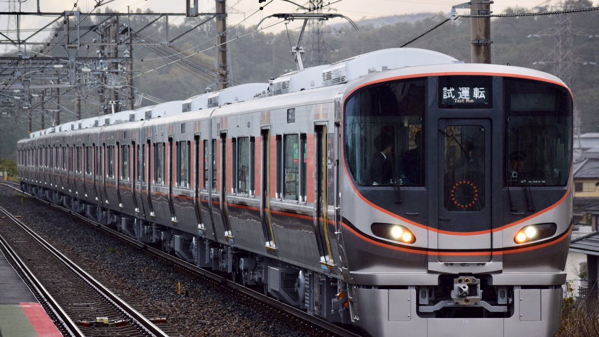 みえ あとりえOKADA 5E軽量ラインデザインスニーカー - ファッション