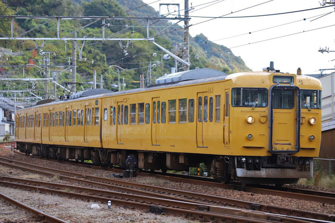 【JR西】115系D25編成下関総合車両所へを糸崎駅で撮影した写真