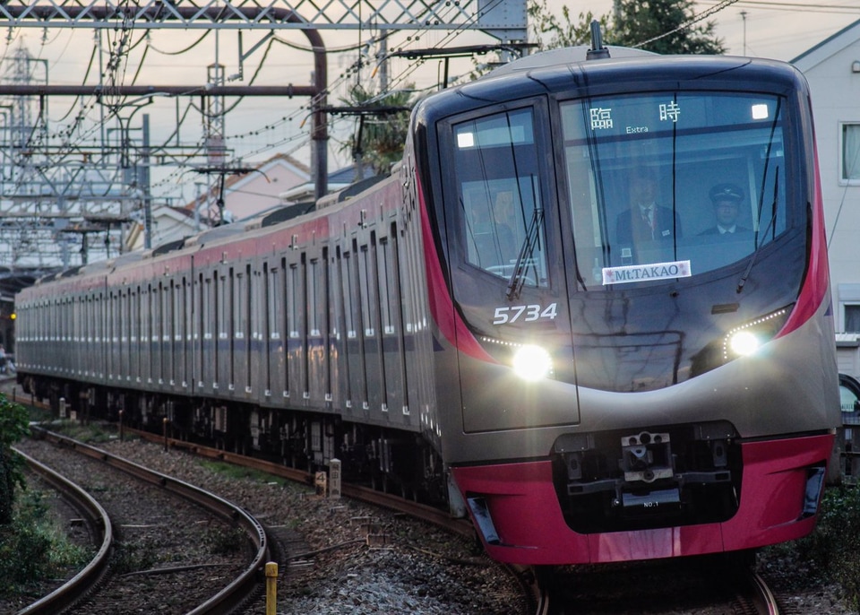【京王】臨時座席指定列車Mt.TAKAO号の拡大写真