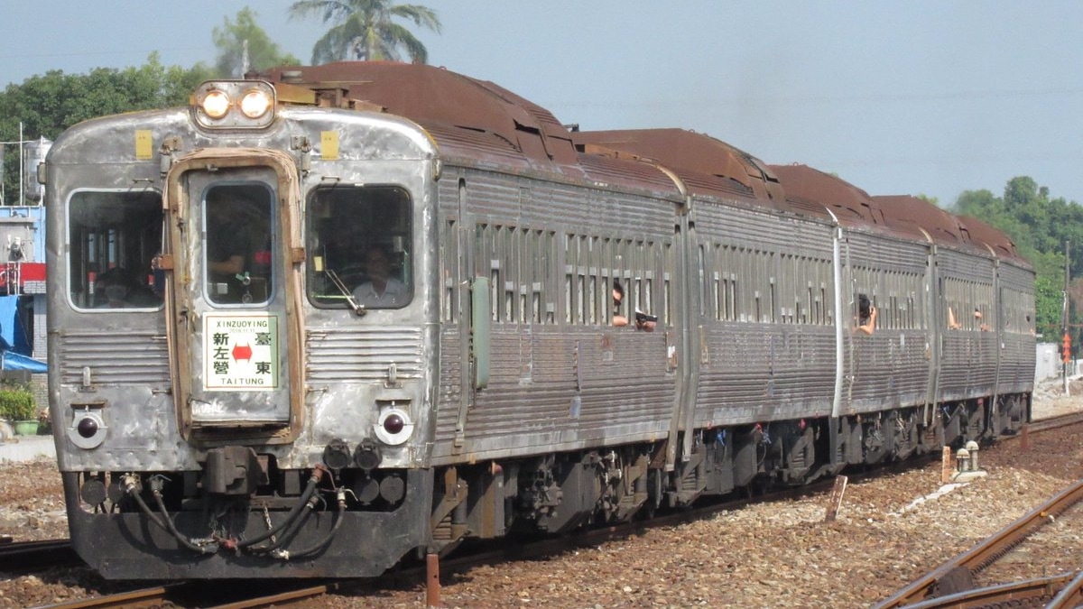 台鐵】DR2700を使用した日台の鉄道ファンによる団体臨時列車 |2nd