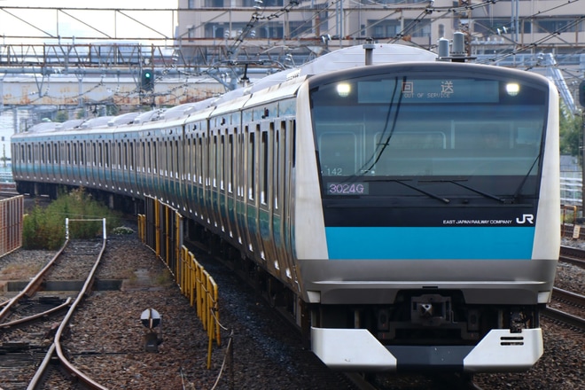 【JR東】E233系サイ142編成 東京総合車両センター出場を蕨駅で撮影した写真