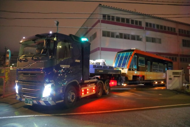 【伊予鉄】5000形5003、5004号が陸送をアルナ車両付近で撮影した写真