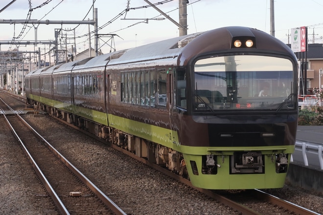 【JR東】リゾートやまどり使用の快速「足利イルミネーション号」運転を北上尾駅で撮影した写真